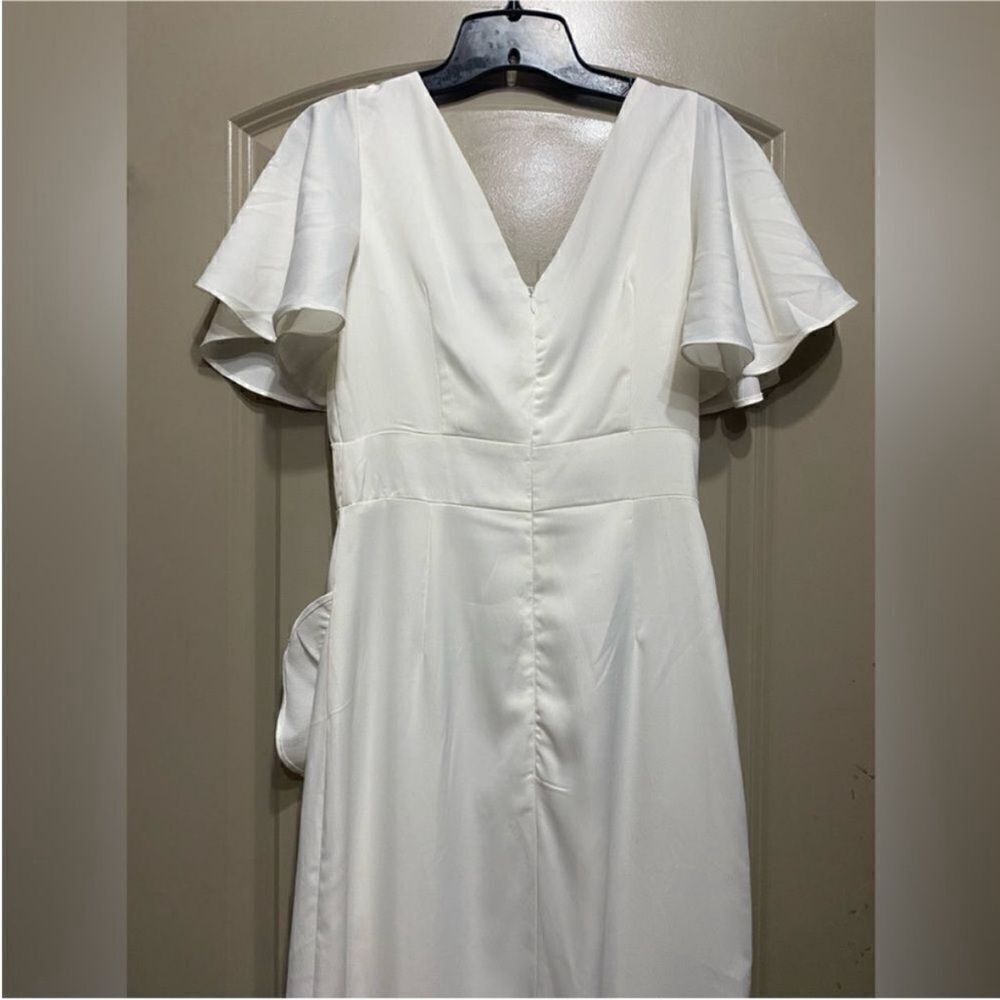 AmyLynn NWT V-neck Ruffle Midi Tea Dress White
Size Small - Picture 11 of 13